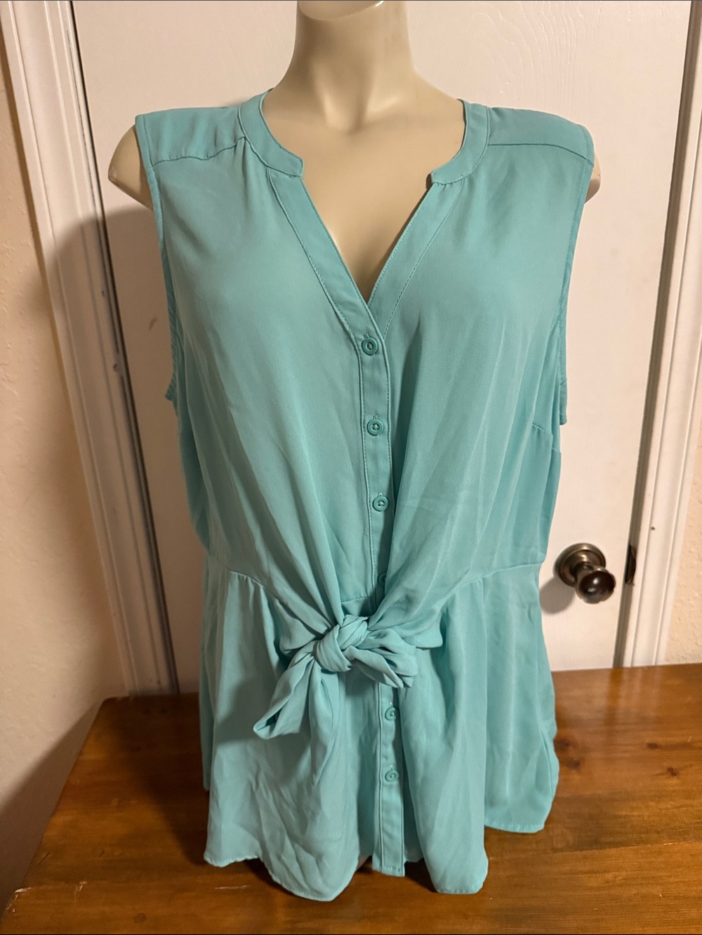 torrid Teal Tie-Front Sleeveless Blouse Light Green size 0 (12)